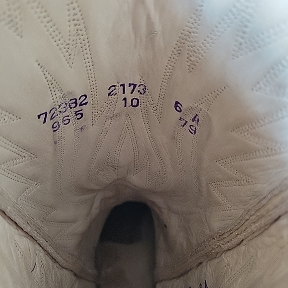 Ralph Lauren Cream and Brown Heeled Boots - Picture 12 of 15